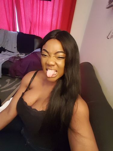 Customer photo review of 13" X 4" LACE FRONTAL - STRAIGHT + 3 BUNDLES(#1B)