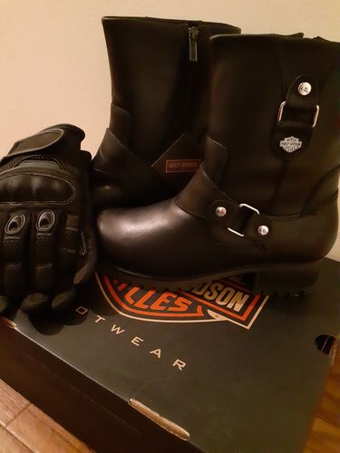 Customer photo review of Women's Alivia Motorcycle Boots