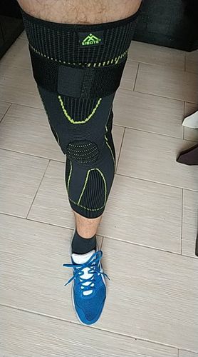 Customer photo review of Atom Oracle Stripe Sports Knee Pad Compression Pain Relief Leg Support Brace