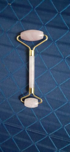 Customer photo review of Rose Quartz Face roller