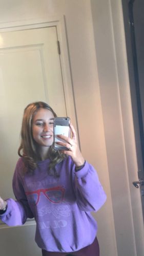 Customer photo review of Vintage 90's Graphic Sweatshirt