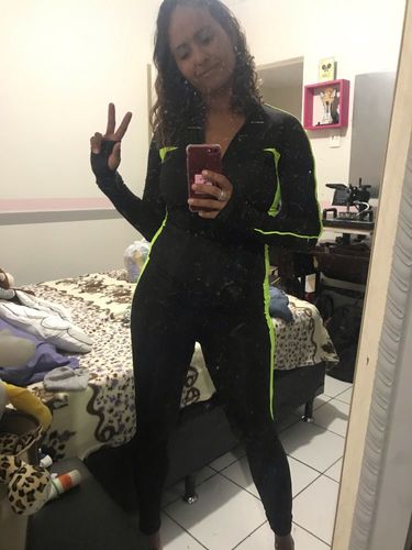Customer photo review of Combinaison noir moulante avec bande fluo sur le côté