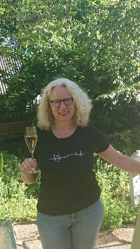 Customer photo review of Herzschlag Berge und Wein - Damen Premium Organic Shirt