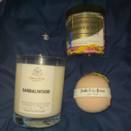 Customer photo review of Infinity Box : Diamond Candle + Bath Bomb Set