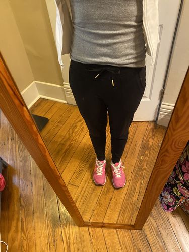 Customer photo review of Warmup Joggers - Black | MT LUXE