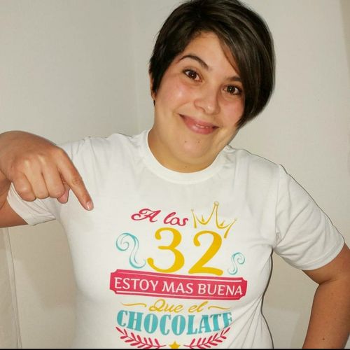 Reseña con foto de un cliente sobre Polera PERSONALIZADA para adultos.