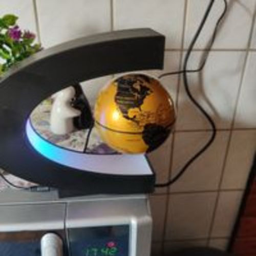 Customer photo review of GLOBELIGHT - Magnetic Levitating Globe Lamp
