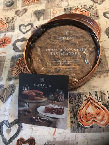 Customer photo review of Torta di Nocciole Tastëlanghe (Box Torta)