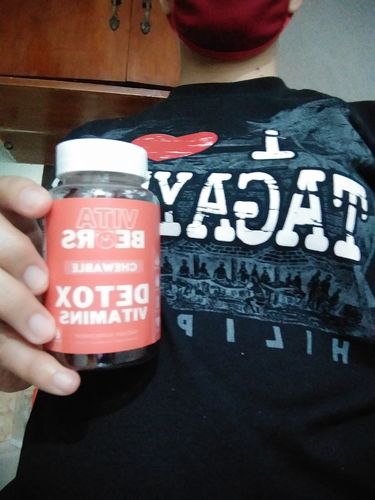 Customer photo review of Detox Vitamin Gummies