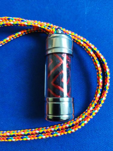 Customer photo review of Amulette Tibétaine des 4 mantra-reliques.