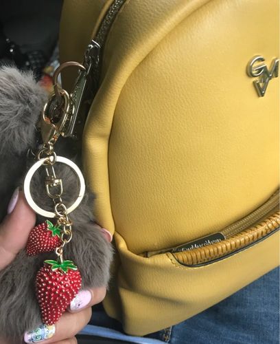 Customer photo review of Porte Clé Femme Fraise (MÉTAL)