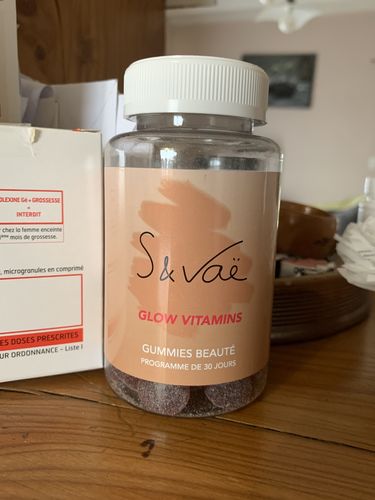 Customer photo review of Kit Glow vitamins X3