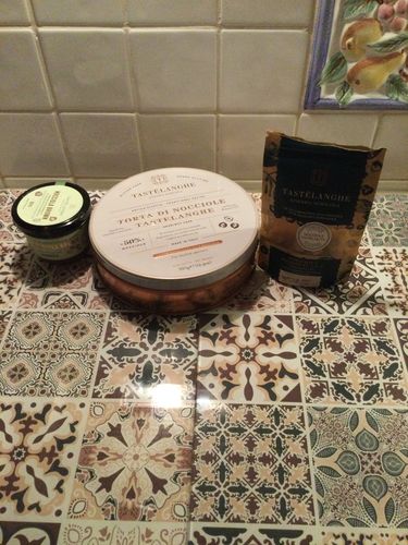 Customer photo review of Torta di Nocciole Tastëlanghe + Crema di Nocciole + Confezione Nocciola "Tostata"