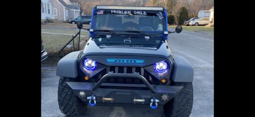 Customer photo review of Gladiator Grille w/ Blue Star DRL ( 07 - 18 Jeep Wrangler JK )