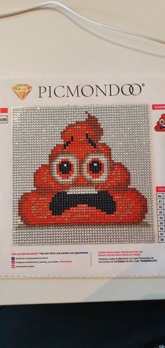 Customer photo review of GRATIS Diamond Painting Strass Special - Emoji "Stinki"