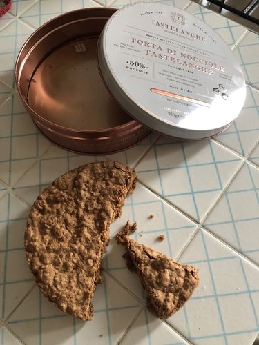 Customer photo review of Torta di Nocciole Tastëlanghe (Box Torta)