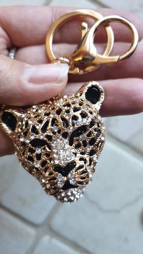 Customer photo review of Porte Clé Femme Léopard Strass (METAL)