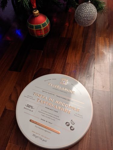 Customer photo review of Torta di Nocciole Tastëlanghe (Box Torta)