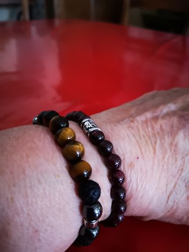 Customer photo review of Bracelet Luxe « Confiance et Protection » Oeil de Tigre, Hematite et Lave - Argent 925 - 8 mm