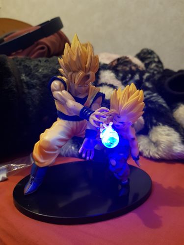Customer photo review of Lampe LED Dragon Ball Z Goku X Gohan Kamehameha
