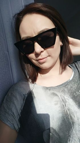 Customer photo review of Vintage Luxe Sunglasses