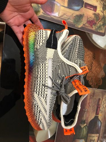 Customer photo review of Rogerin Weiss Sneakers