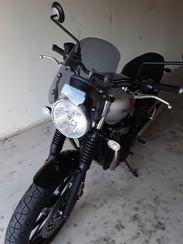 Customer photo review of Triumph Street Twin - Marlin