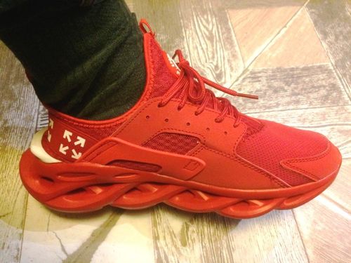 Customer photo review of Taki Giolitti Sneakers