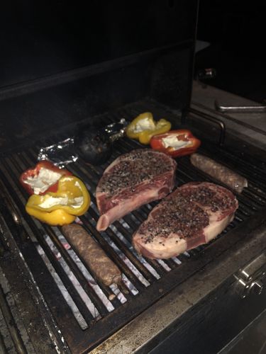 Reseña con foto de un cliente sobre Rib Eye Steak