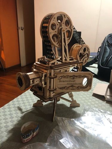 Customer photo review of Robotime Vitascope - Hand Crank Projector