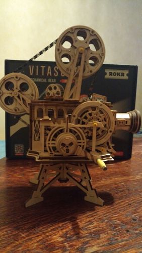 Customer photo review of Robotime Vitascope - Hand Crank Projector