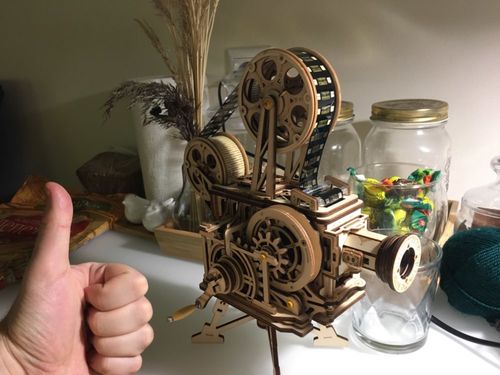 Customer photo review of Robotime Vitascope - Hand Crank Projector