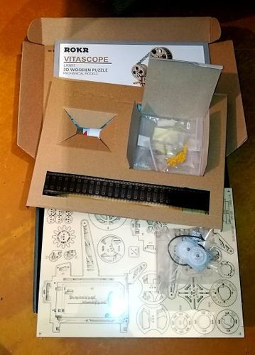 Customer photo review of Robotime Vitascope - Hand Crank Projector