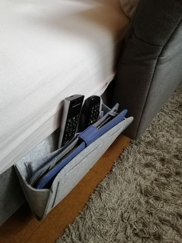 Customer photo review of Filz Bettaufhänger Organizer für Bett Sofa Schreibtisch