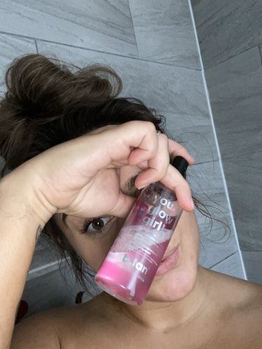 Customer photo review of b.tan you glow girl!