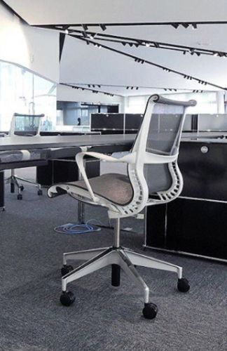 Customer photo review of Setu chair (Renewed) | Alpine