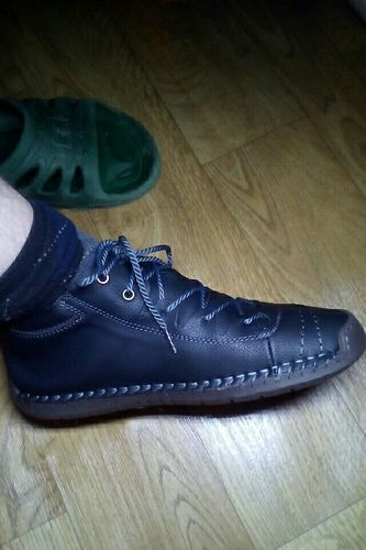 Customer photo review of Dacomfy Men Hand Stitching Fashionable High-top Leather Boots