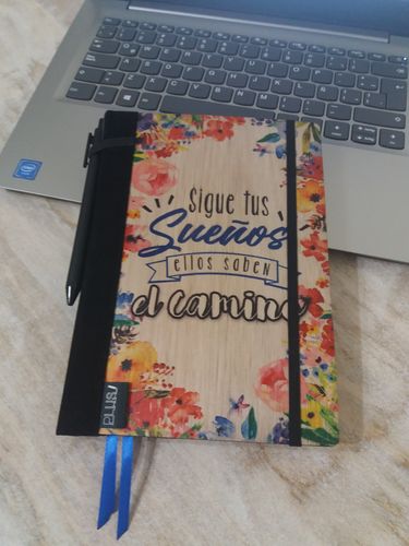 Reseña con foto de un cliente sobre Planner de Productividad y Felicidad