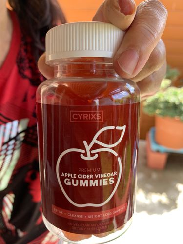 Customer photo review of 1 Bottle of Apple Cider Vinegar Gummies
