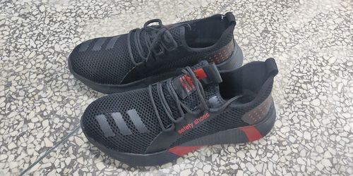 Customer photo review of FansGemacht Atmungsaktive Modeschutzschuhe für Herren