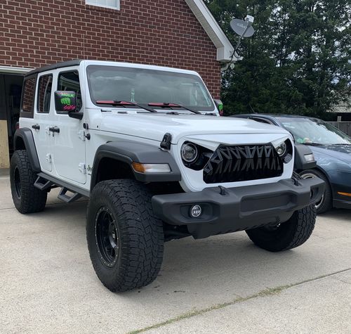 Customer photo review of Shark Grille - White & Black (18-19 Wrangler JL)