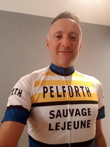 Customer photo review of Retro Brooklyn Short Sleeve Cycling Jersey