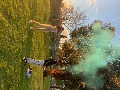 Customer photo review of 6 Party Poppers - Gender Reveal Edition (Powder + Confetti)