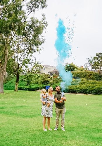 Customer photo review of 6 Party Poppers - Gender Reveal Edition (Powder + Confetti)