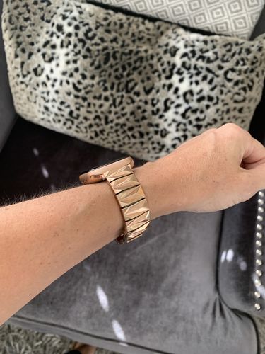 Customer photo review of New! Pyramid Band for the Apple Watch in Rose Gold or Silver