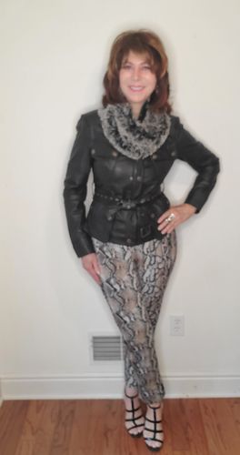 Customer photo review of Joseph Ribkoff Beige/Black Snakeskin Print Slip-On Cropped Pants 201441 NEW