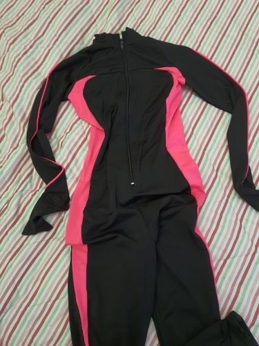 Customer photo review of Combinaison noir moulante avec bande fluo sur le côté