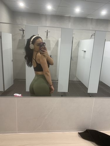 Customer photo review of Bare Leggings