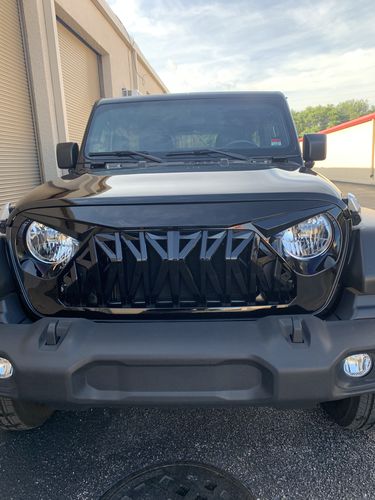 Customer photo review of Shark Grille - Glossy Black (18-19 Wrangler JL)