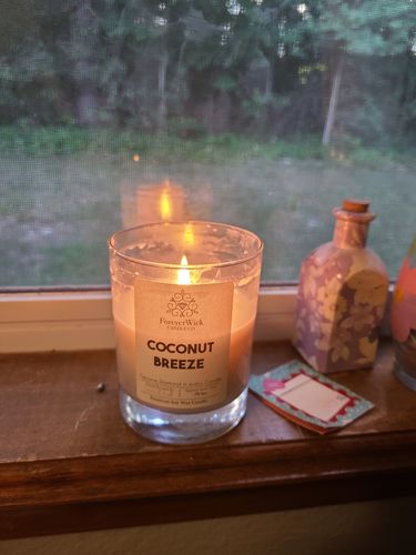 Customer photo review of Coconut Breeze Diamond Candle